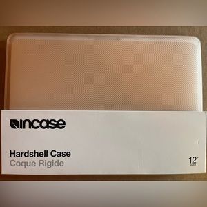 Hardshell Case Dots for 12-inch MacBook 2019
Blush pink. New in box, never used!